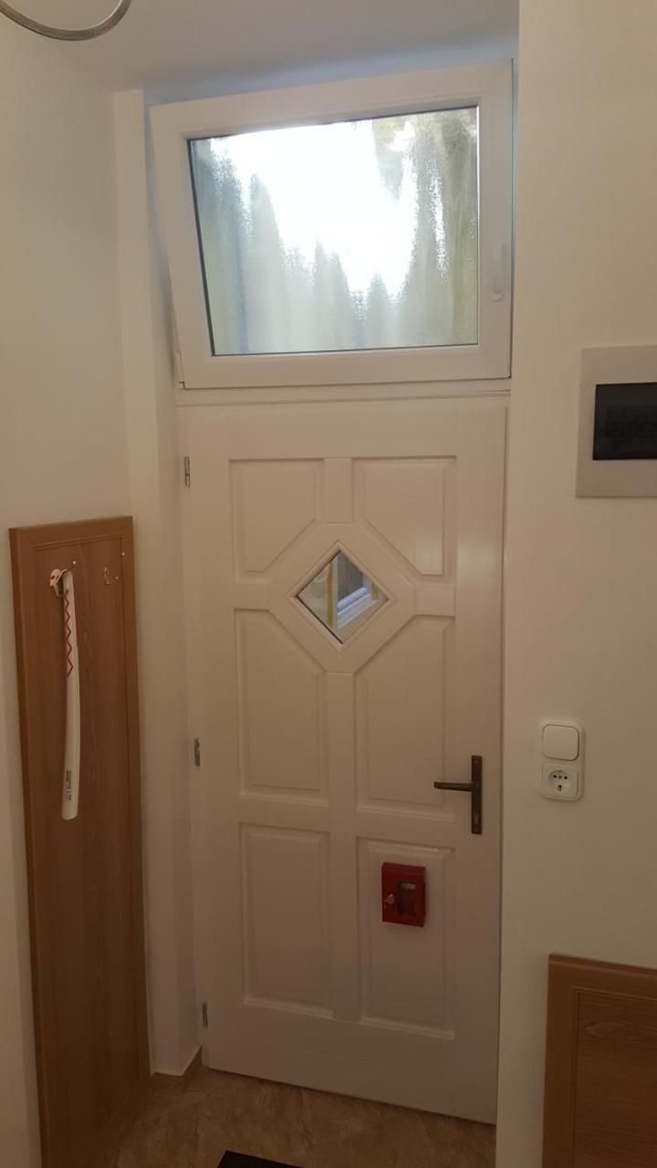 Authentic Akacfa Apartment Budapest Exterior photo