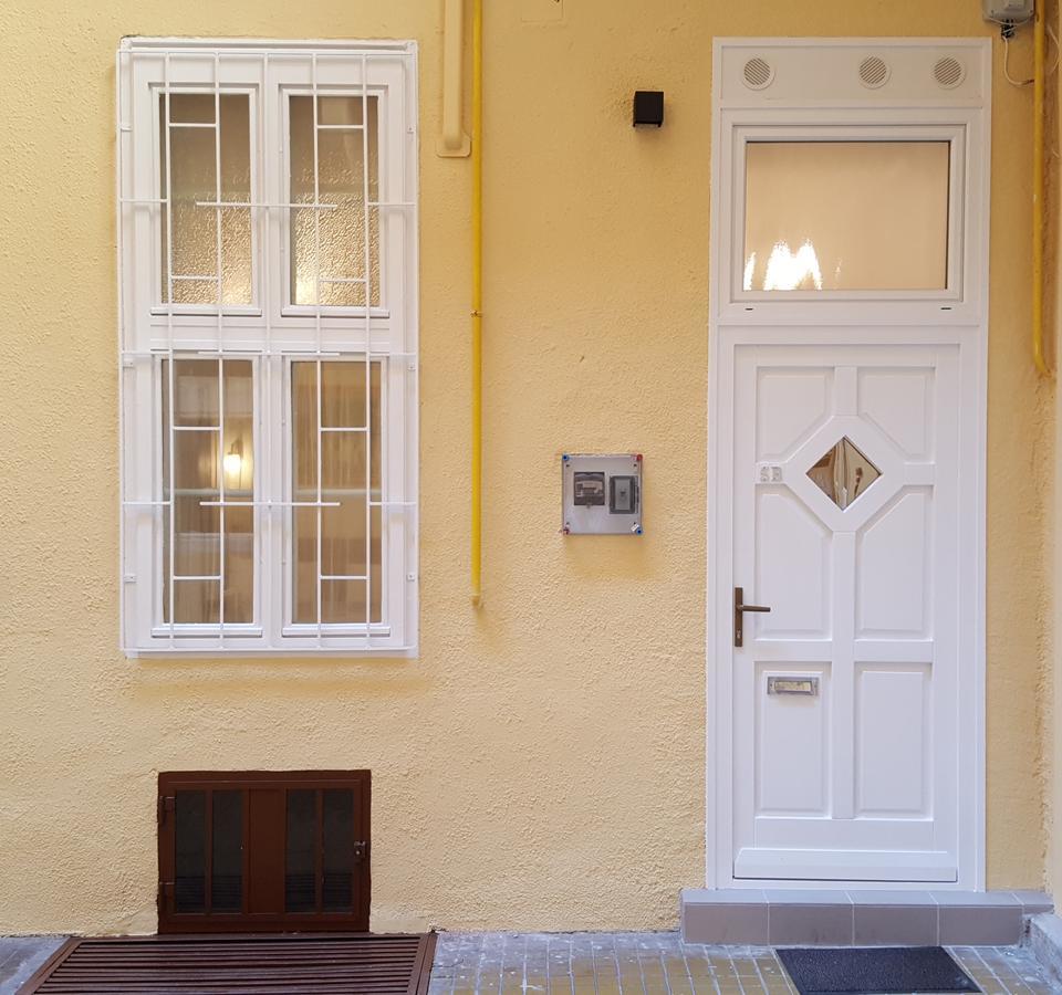 Authentic Akacfa Apartment Budapest Exterior photo