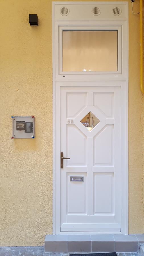 Authentic Akacfa Apartment Budapest Exterior photo