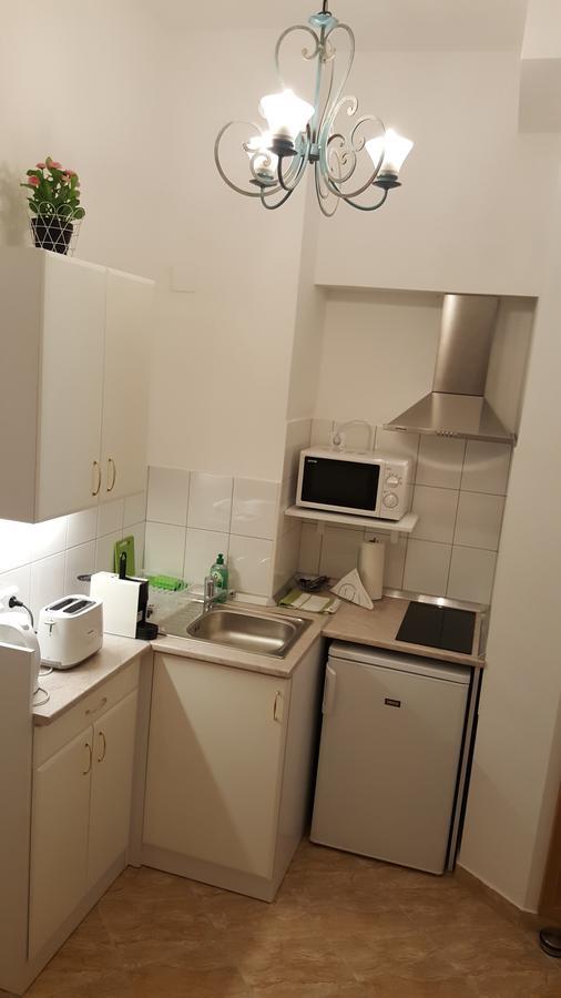 Authentic Akacfa Apartment Budapest Exterior photo