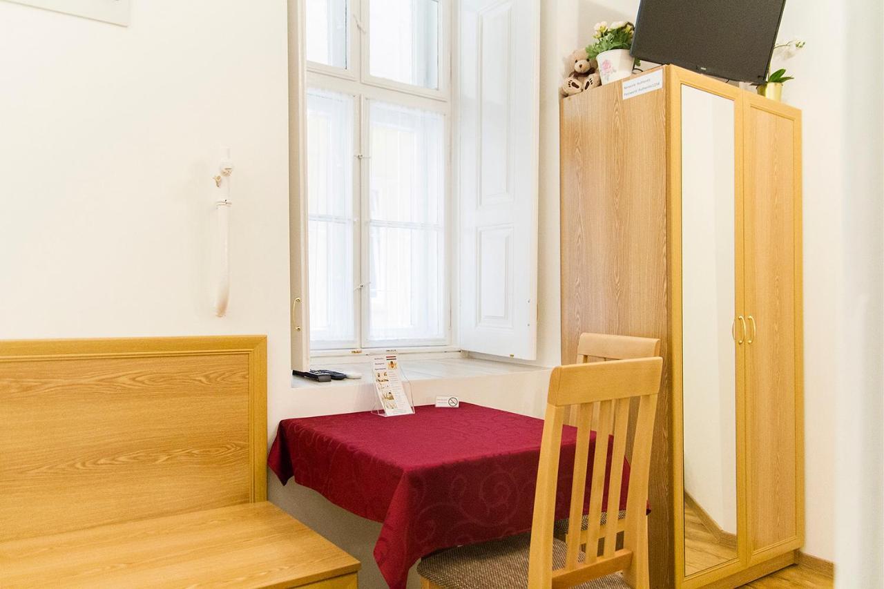 Authentic Akacfa Apartment Budapest Exterior photo