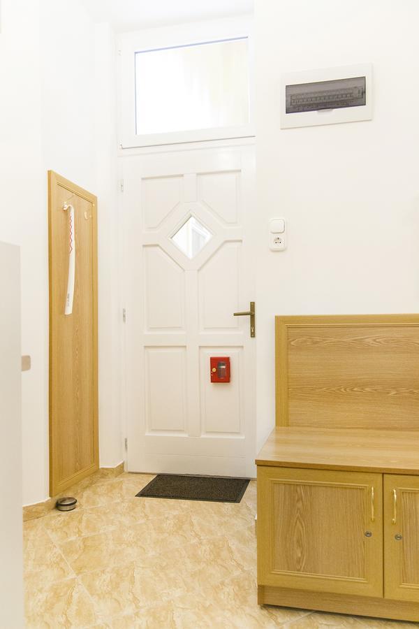 Authentic Akacfa Apartment Budapest Exterior photo