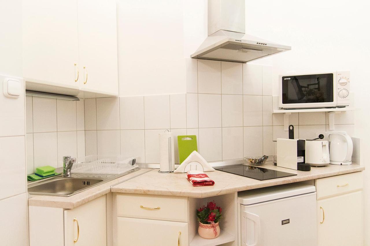 Authentic Akacfa Apartment Budapest Exterior photo